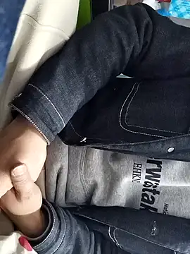 Snapshot of chougegg0214 chatting on 01/06/26, 01:42 chougegg0214 online show from 01/06/26, 01:42