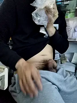 Snapshot of chougegg0214 chatting on 04/12/26, 12:25 chougegg0214 online show from 04/12/26, 12:25