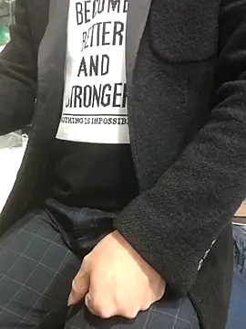 Snapshot of chougegg0214 chatting on 12/19/25, 12:18 chougegg0214 online show from 12/19/25, 12:18