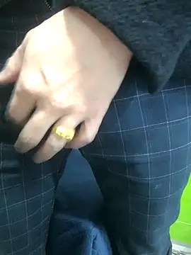 Snapshot of chougegg0214 chatting on 11/24/25, 11:43 chougegg0214 online show from 11/24/25, 11:43