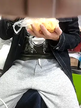 Snapshot of chougegg0214 chatting on 11/10/25, 12:48 chougegg0214 online show from 11/10/25, 12:48