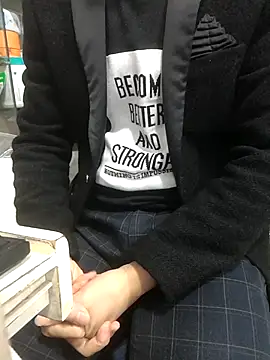 Snapshot of chougegg0214 chatting on 11/13/25, 11:14 chougegg0214 online show from 11/13/25, 11:14