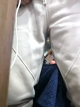 Snapshot of chougegg0214 chatting on 10/27/25, 05:08 chougegg0214 online show from 10/27/25, 05:08