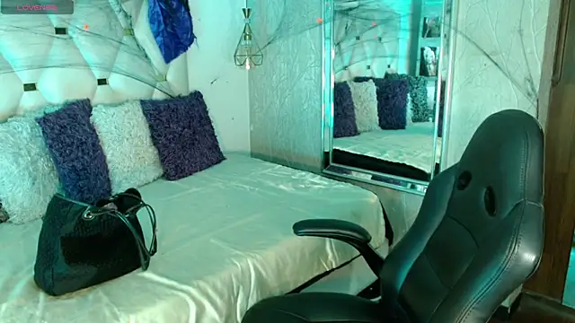 Miranda Collins online show from 10/19/25, 03:42