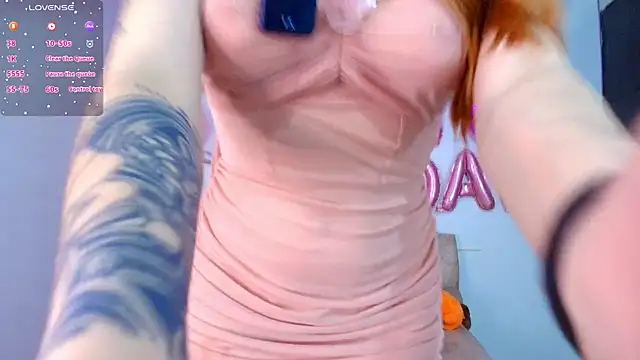 Bennuluspeach  online show from 12/22/25, 12:49