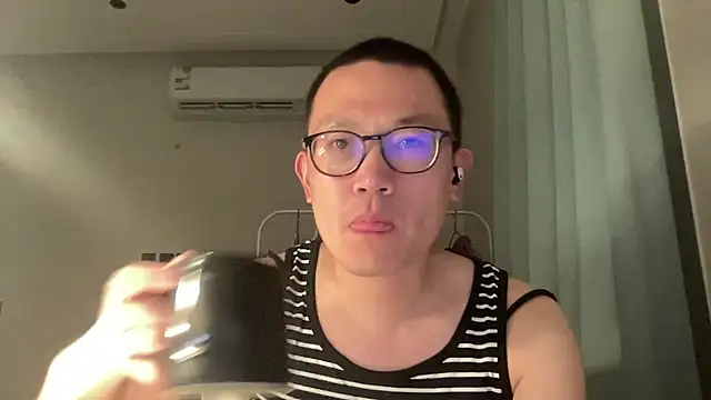 yewuzhibb online show from 10/02/25, 07:06