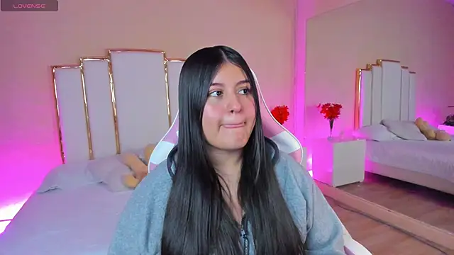 Snapshot of AnnaSwift_ chatting on 02/11/26, 01:33 AnnaSwift online show from 02/11/26, 01:33