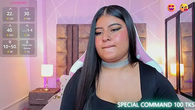 Snapshot of AnnaSwift_ chatting on 12/17/25, 12:32 AnnaSwift online show from 12/17/25, 12:32