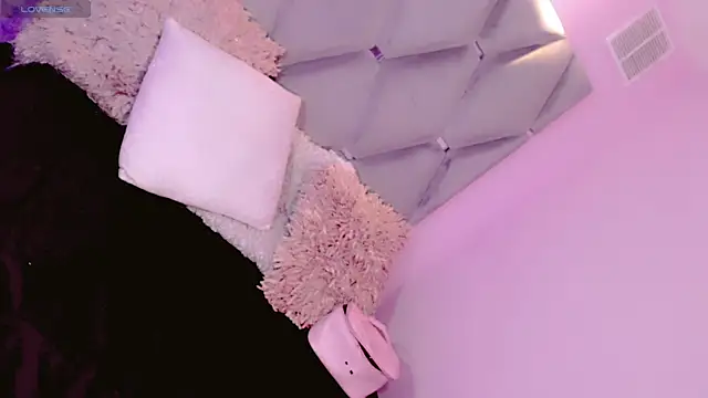 Saraa Jone online show from 12/05/25, 04:22