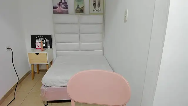 amyalvarez online show from 02/15/26, 03:22