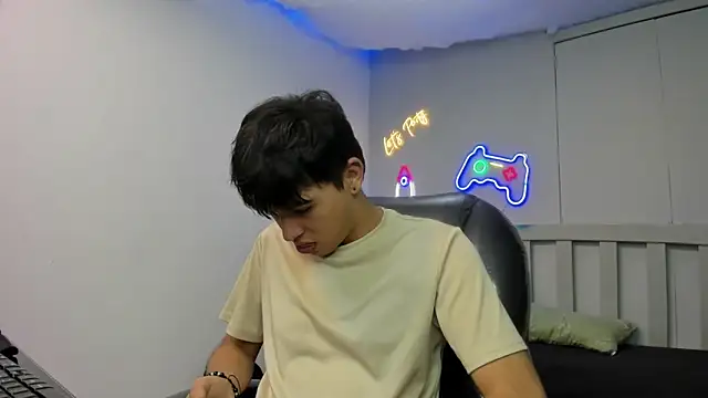 StiwenTwink online show from 12/05/25, 07:45