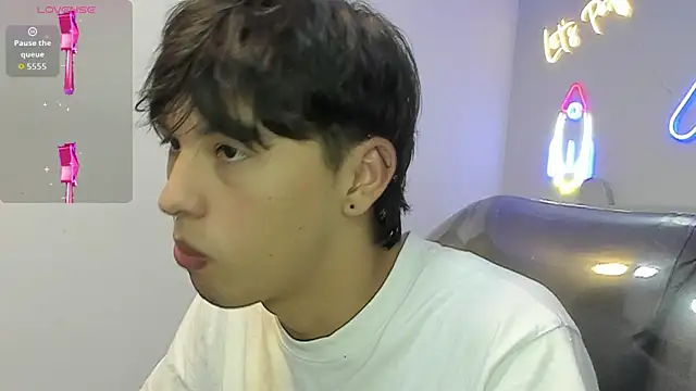 Snapshot of StiwenTwink chatting on 01/15/26, 08:23 StiwenTwink online show from 01/15/26, 08:23