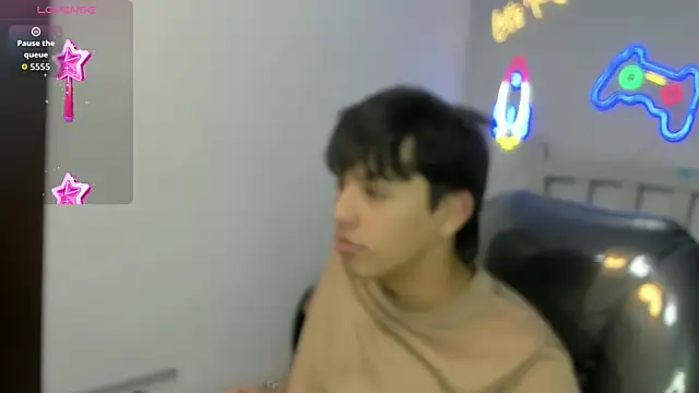 Snapshot of StiwenTwink chatting on 12/19/25, 11:51 StiwenTwink online show from 12/19/25, 11:51