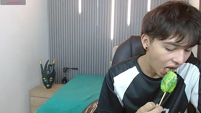 Snapshot of StiwenTwink chatting on 05/10/26, 01:25 StiwenTwink online show from 05/10/26, 01:25