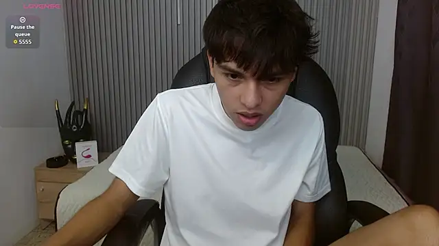 Snapshot of StiwenTwink chatting on 03/31/26, 03:25 StiwenTwink online show from 03/31/26, 03:25