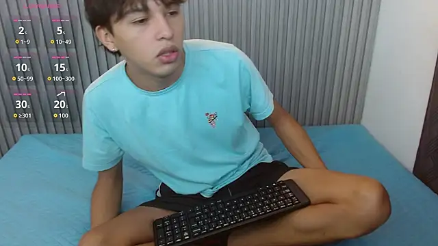 Snapshot of StiwenTwink chatting on 04/14/26, 01:05 StiwenTwink online show from 04/14/26, 01:05