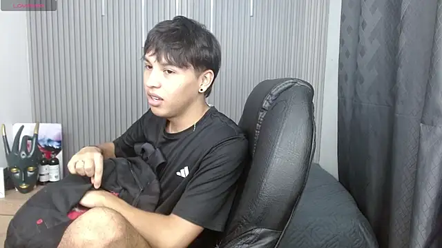 Snapshot of StiwenTwink chatting on 07/10/26, 01:11 StiwenTwink online show from 07/10/26, 01:11