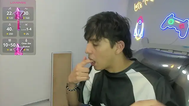 Snapshot of StiwenTwink chatting on 12/20/25, 07:28 StiwenTwink online show from 12/20/25, 07:28