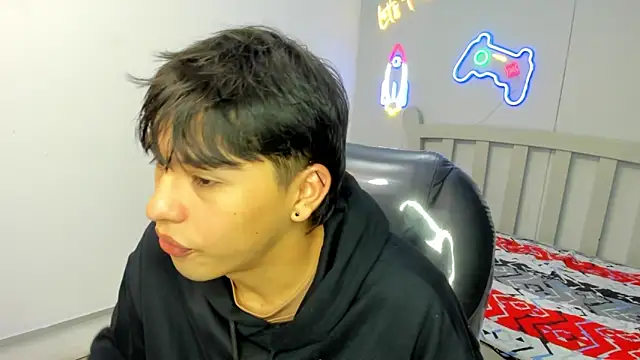 StiwenTwink online show from 10/24/25, 01:21