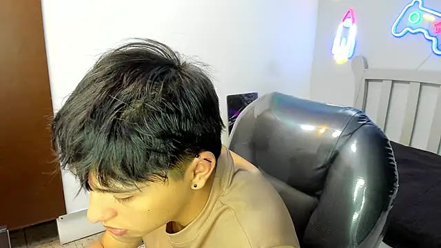 StiwenTwink online show from 11/17/25, 04:11