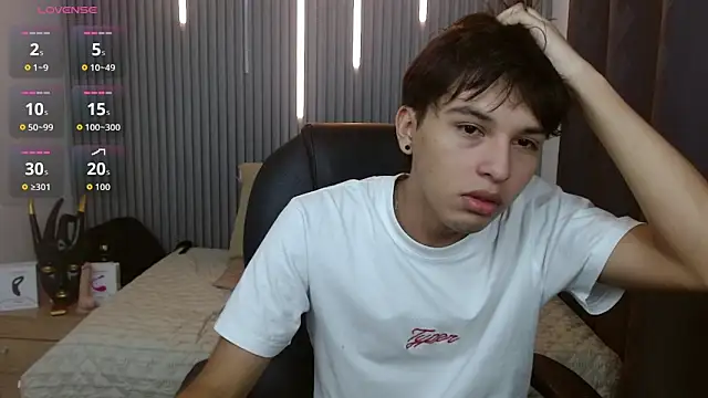 Snapshot of StiwenTwink chatting on 06/18/26, 01:49 StiwenTwink online show from 06/18/26, 01:49