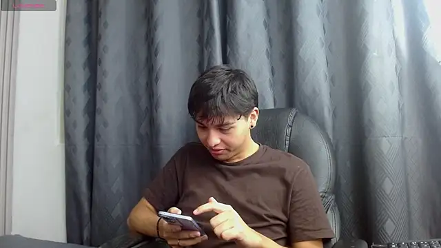 Snapshot of StiwenTwink chatting on 07/11/26, 01:11 StiwenTwink online show from 07/11/26, 01:11
