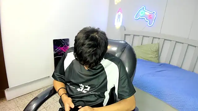 StiwenTwink online show from 11/21/25, 04:06