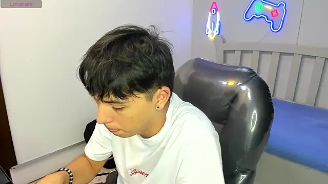 StiwenTwink online show from 11/18/25, 04:54