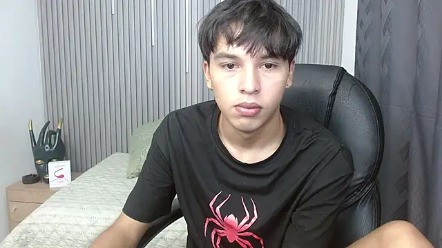 Snapshot of StiwenTwink chatting on 04/04/26, 01:39 StiwenTwink online show from 04/04/26, 01:39