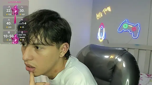 Snapshot of StiwenTwink chatting on 01/05/26, 07:28 StiwenTwink online show from 01/05/26, 07:28