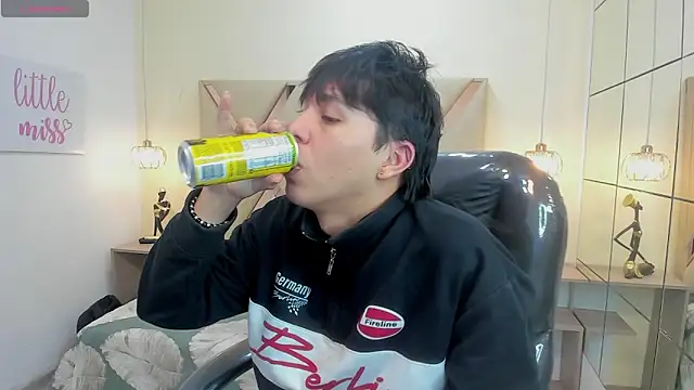 StiwenTwink online show from 12/16/25, 07:40