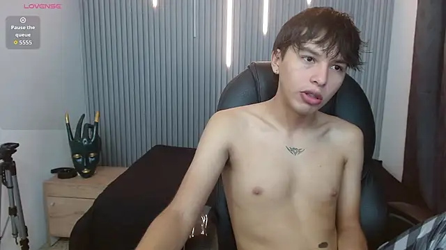 Snapshot of StiwenTwink chatting on 04/12/26, 02:42 StiwenTwink online show from 04/12/26, 02:42