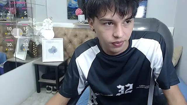 Snapshot of StiwenTwink chatting on 06/05/26, 02:45 StiwenTwink online show from 06/05/26, 02:45