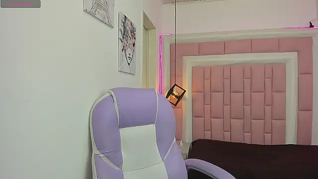 Snapshot of Klaret_Toy chatting on 05/19/26, 01:56 Klaret Toy online show from 05/19/26, 01:56