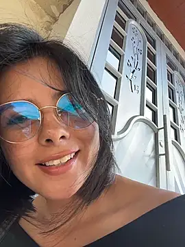 SaraMistick online show from 12/18/25, 02:21