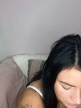 LolaReaX online show from 12/23/25, 08:24