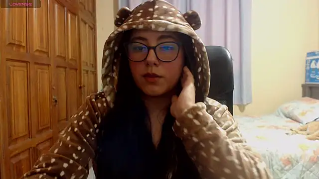 Venus cat  online show from 12/15/25, 04:51