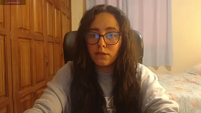 Venus cat  online show from 12/18/25, 10:46