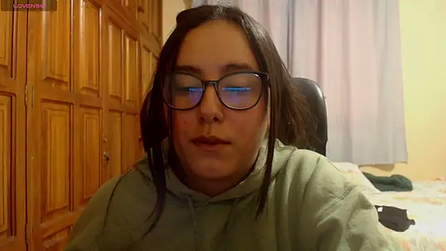 Venus cat  online show from 12/14/25, 08:42