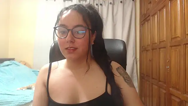 Venus cat  online show from 06/14/26, 04:35