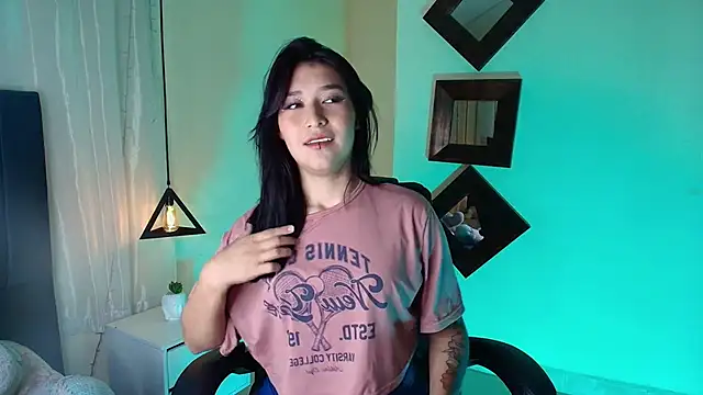 Snapshot of Rubyvixxen_ chatting on 10/11/25, 03:18 Rubyvixxen online show from 10/11/25, 03:18