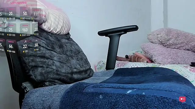 Snapshot of sweet_charm_ chatting on 11/04/25, 08:45 sweet charm online show from 11/04/25, 08:45