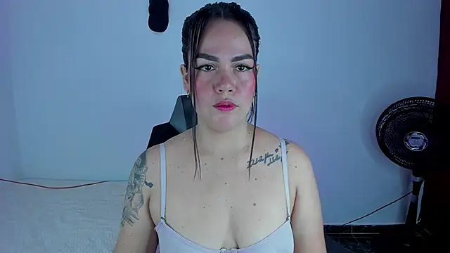 Snapshot of sweet_charm_ chatting on 12/16/25, 08:57 sweet charm online show from 12/16/25, 08:57