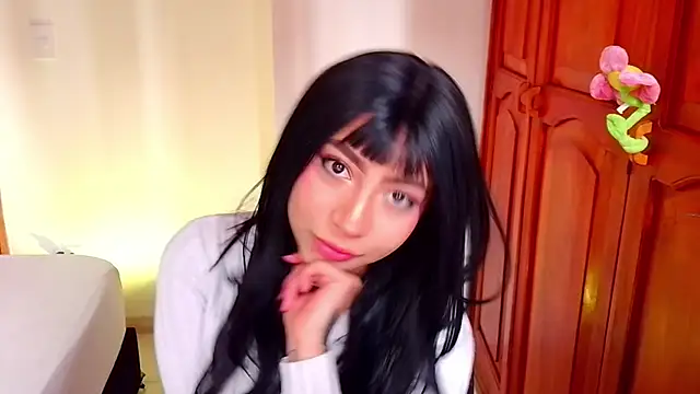 emma web  online show from 10/22/25, 03:44