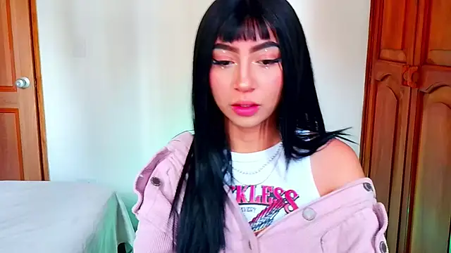 emma web  online show from 11/01/25, 04:23