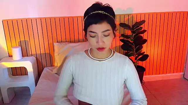 Snapshot of emma_web_ chatting on 06/19/26, 03:07 emma web online show from 06/19/26, 03:07