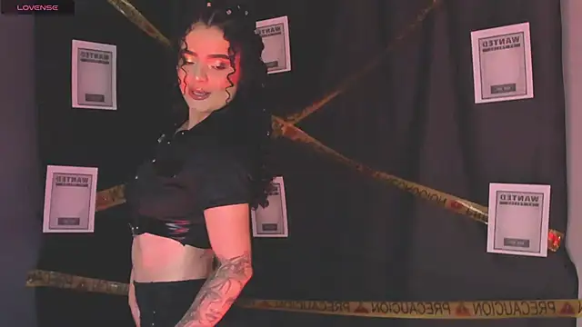 Snapshot of KylieJenkins chatting on 10/31/25, 01:08 KylieJenkins online show from 10/31/25, 01:08