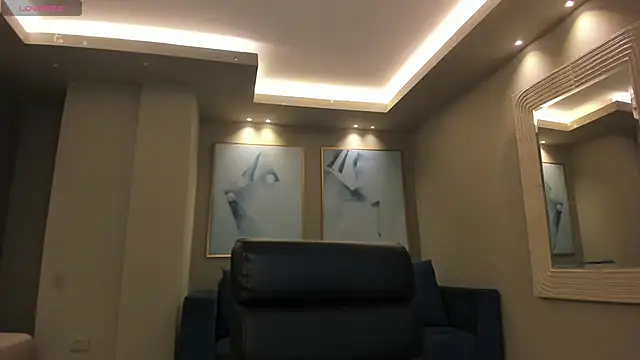 Snapshot of EmilyJohnsonX1 chatting on 10/31/25, 03:25 EmilyJohnsonX1 online show from 10/31/25, 03:25