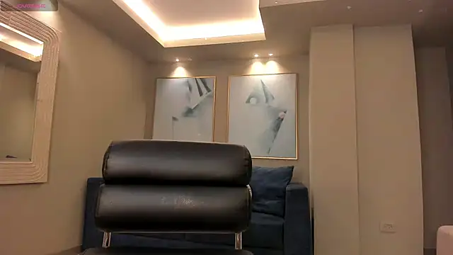 Snapshot of EmilyJohnsonX1 chatting on 11/16/25, 11:19 EmilyJohnsonX1 online show from 11/16/25, 11:19