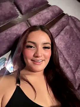 Snapshot of AuroraPink_ chatting on 10/14/25, 04:57 AuroraPink online show from 10/14/25, 04:57